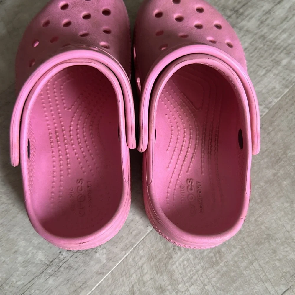 Crocs • pink slip on crocs